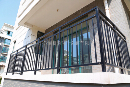 解決護欄（lán）使用不問題，就用鋅鋼（gāng）噴塑護欄