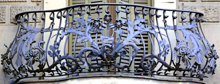 鐵藝陽（yáng）台